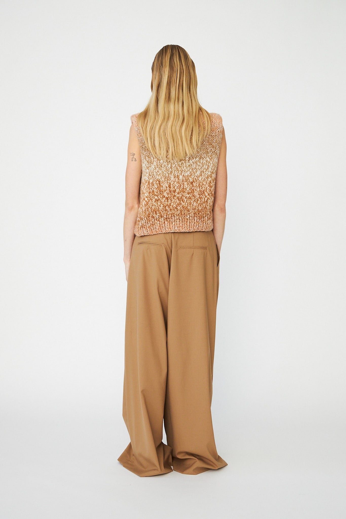 ELLIS - 852 CAMEL