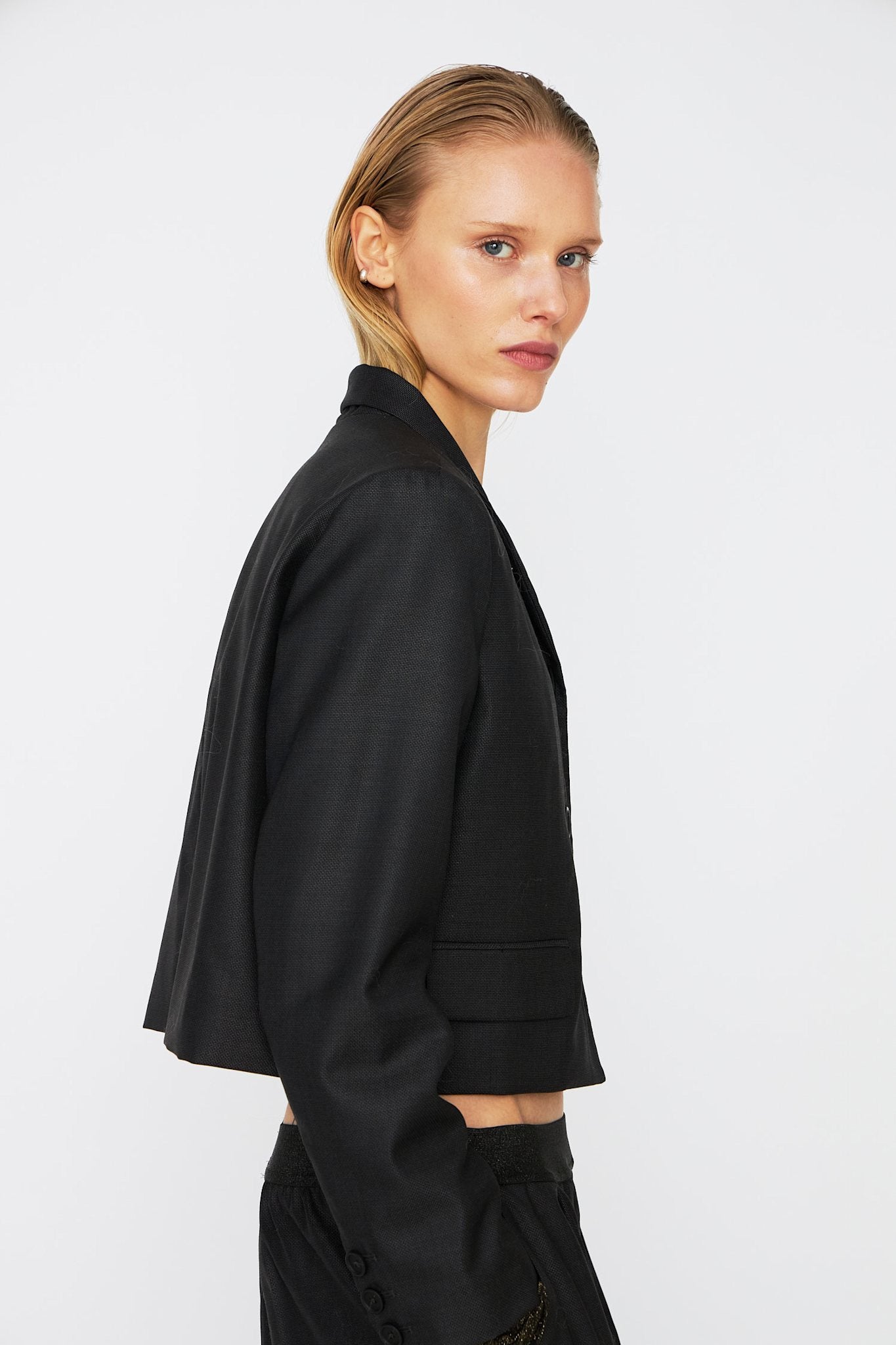 MIE - 199 BLACK