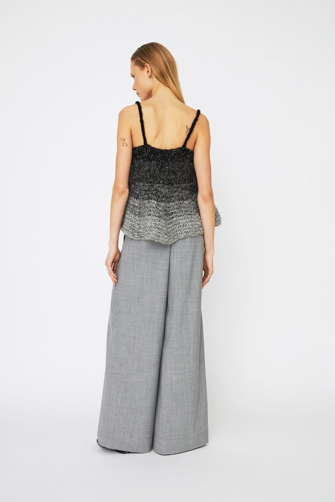 VESPER - 199 BLACK
