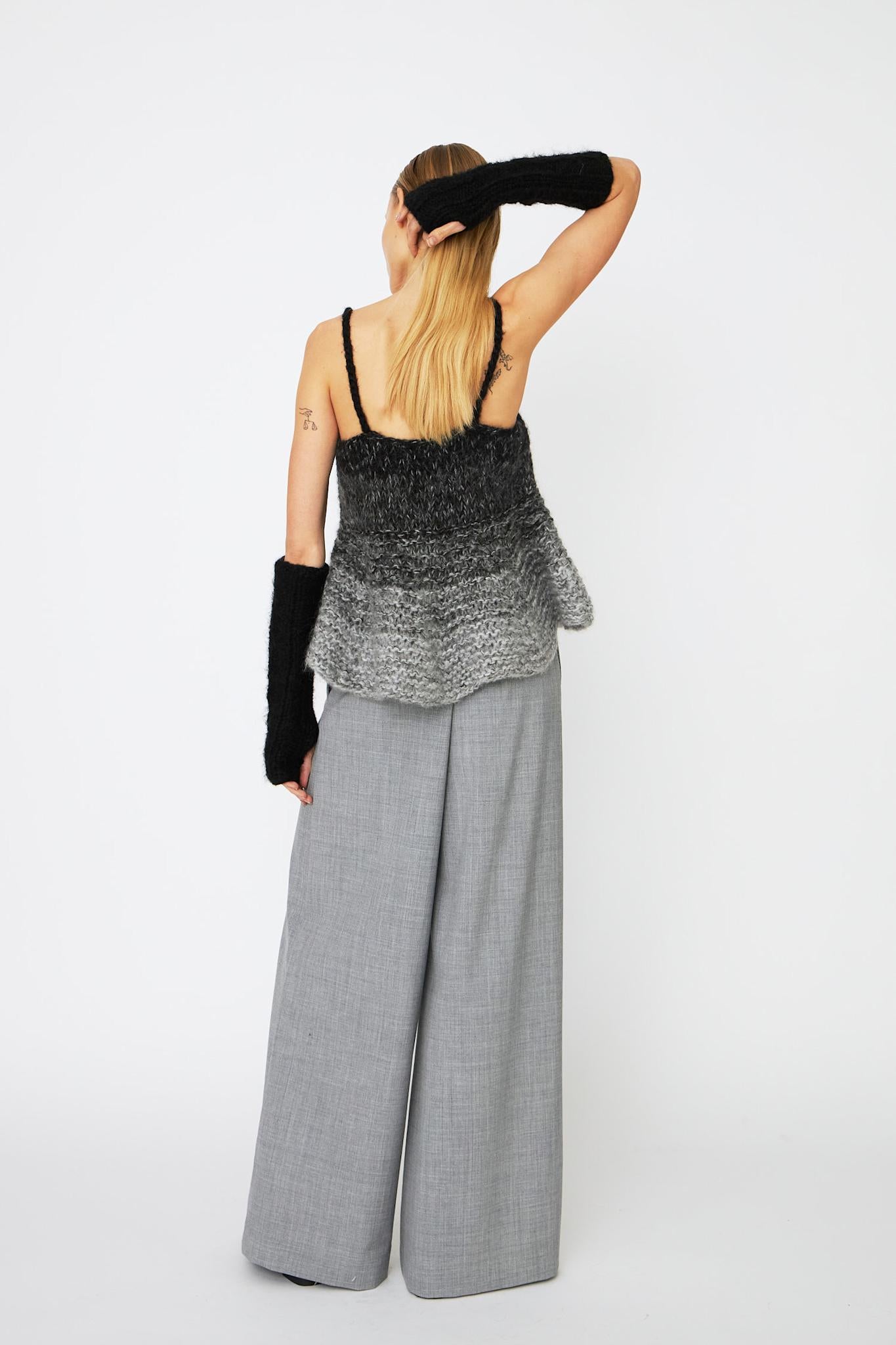 VESPER - 199 BLACK
