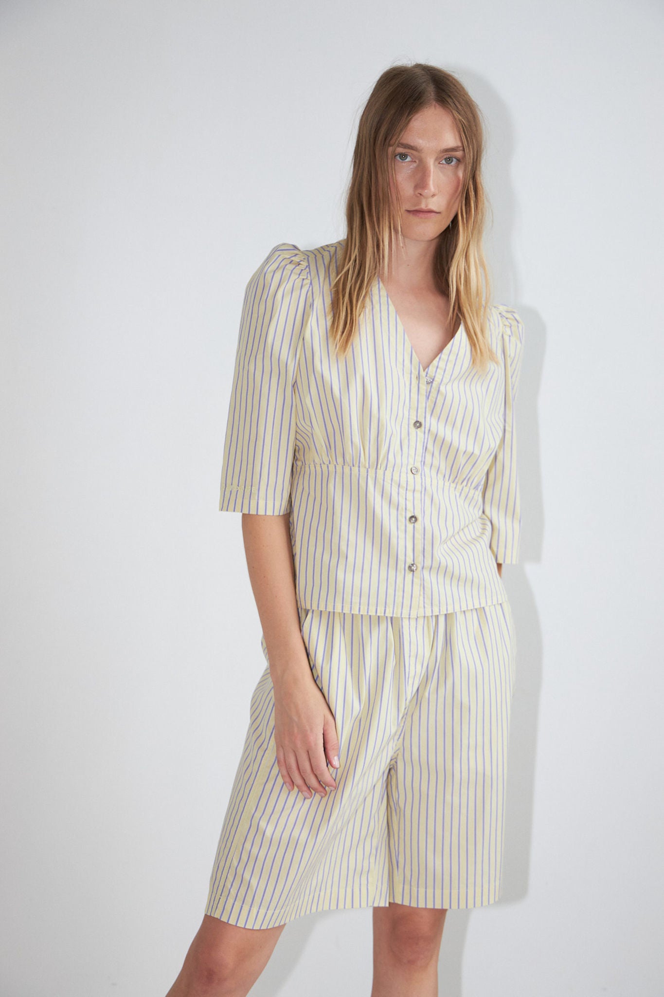 SIDNEY - 118 PALE YELLOW