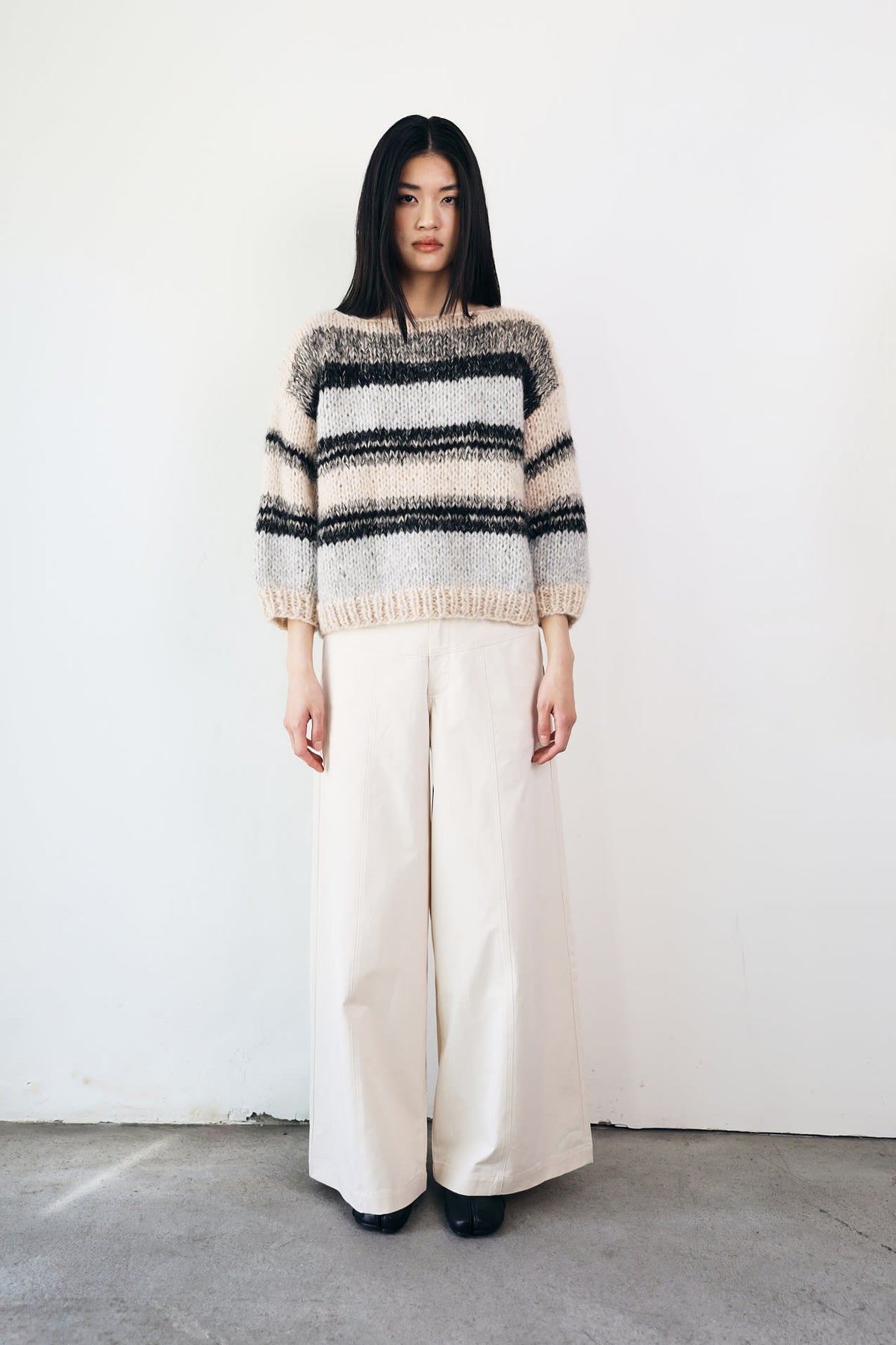 LOLA CREW - 199 BLACK - DawnxDare.com