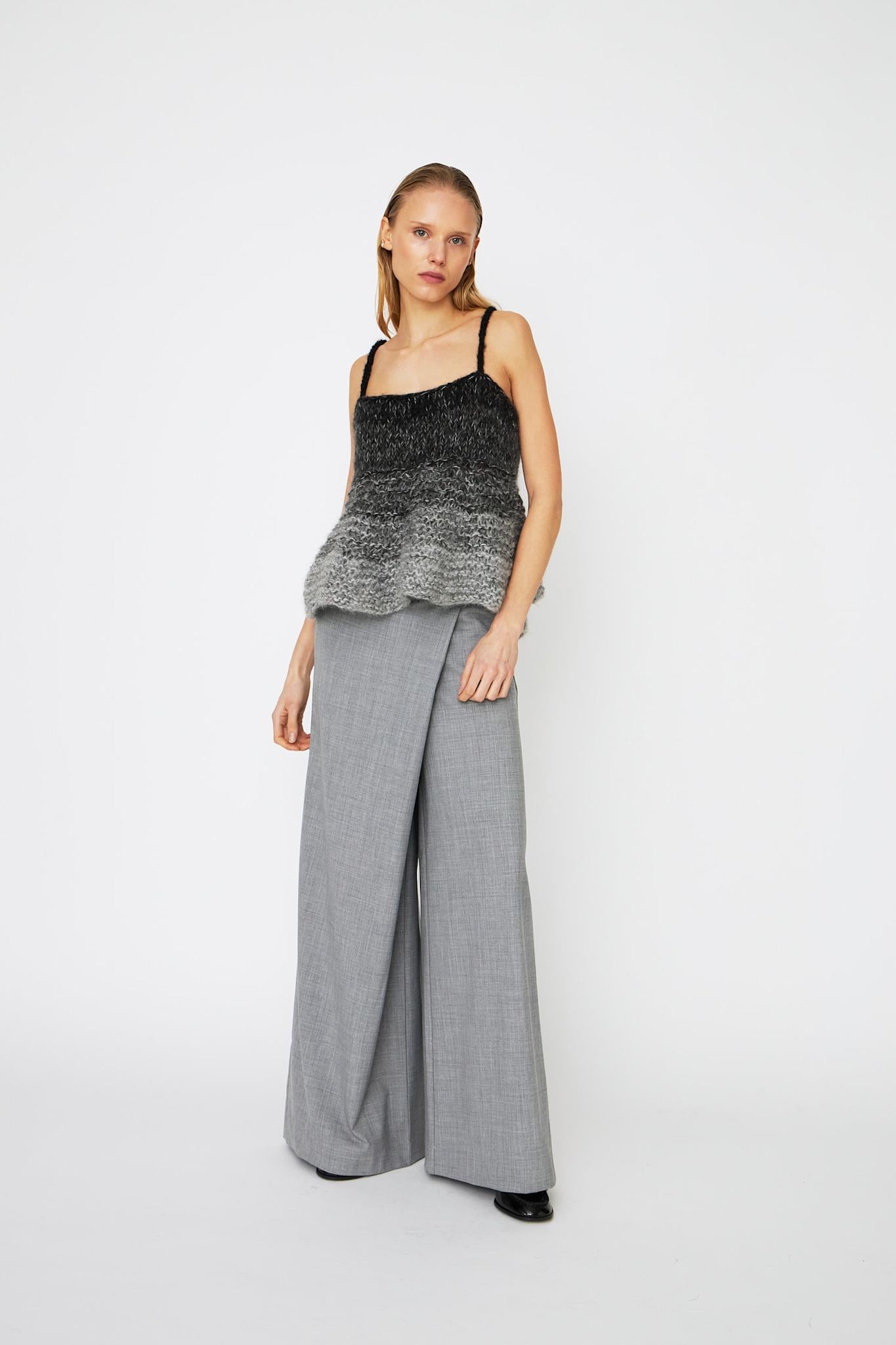 VESPER - 199 BLACK