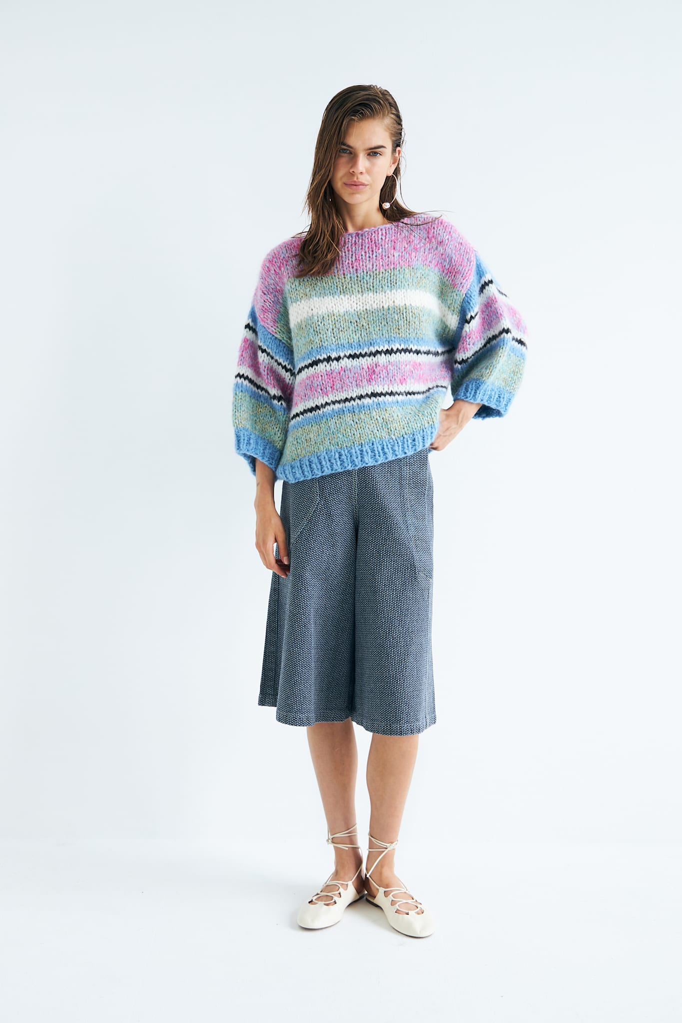 LOLA - 220 SKY - DawnxDare.com